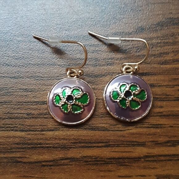 BEAUTIFUL GOLDTONE GREEN FLOWER W/ PURPLE ENAMEL ROUND FASHION EARRINGS - Picture 1 of 2